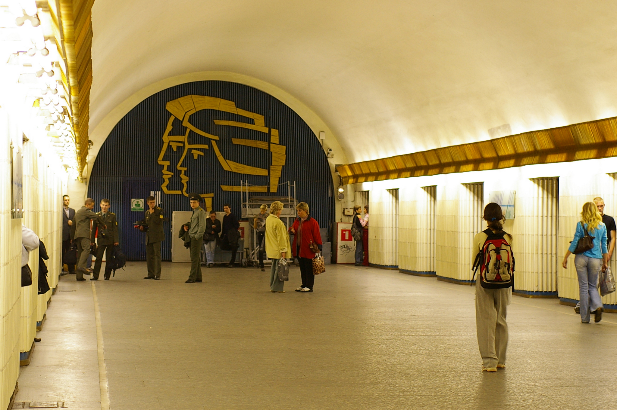 Петроградская метро. Станция метро Петроградская Санкт-Петербург. Станция метро Петроградская СПБ. Станция Петроградская Петербургского метрополитена. Вестибюль станции Петроградская.